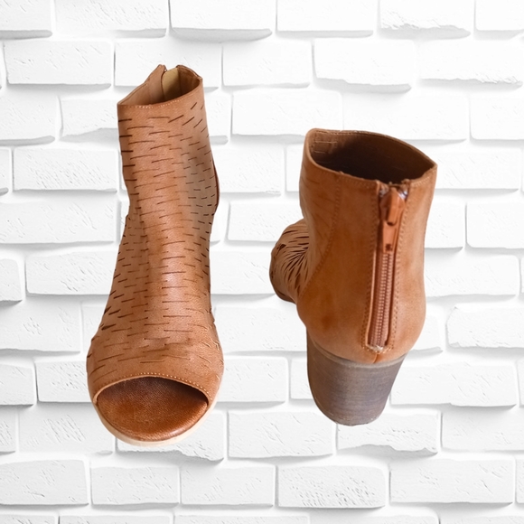 Madden Girl Rockella Women's Tan Leather Open Toe Zip Up Ankle Boots - Picture 3 of 16